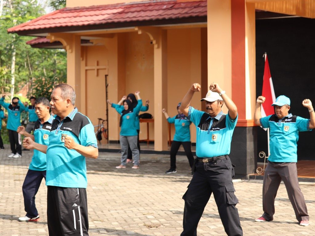 Senam Pagi Bersama Karyawan/wati Dinperinaker Purworejo