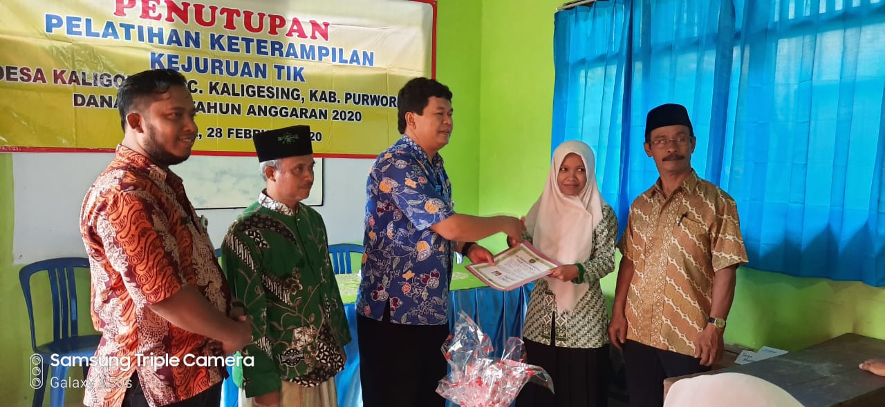 Penutupan Pelatihan TIK di Desa Kaligono