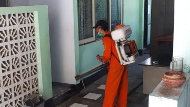 Penyemprotan Disinfektan di Dinperinaker Purworejo.