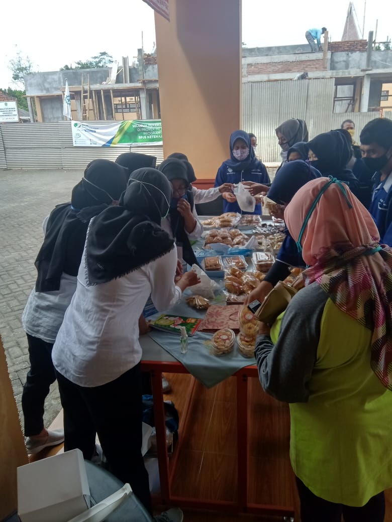 Siswa Kejuruan Pembuat Roti Adakan Bazaar.