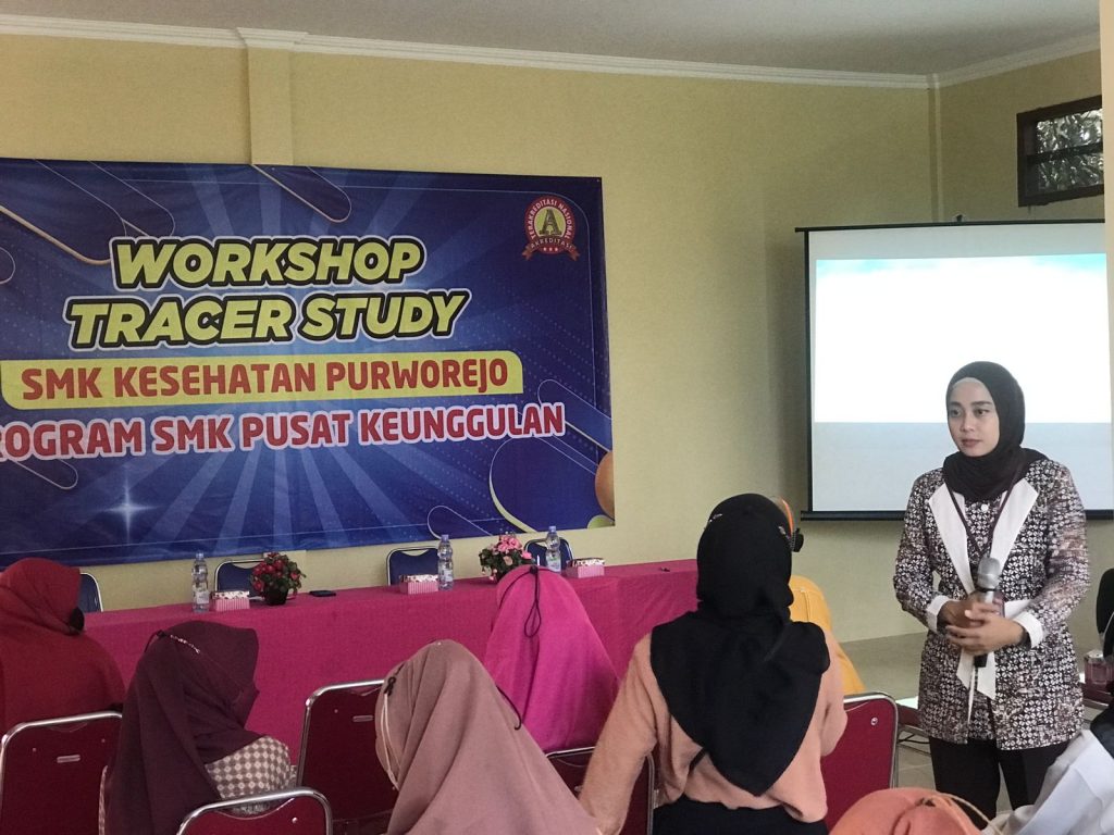 Workshop Tracer Study di SMK Kesehatan Purworejo