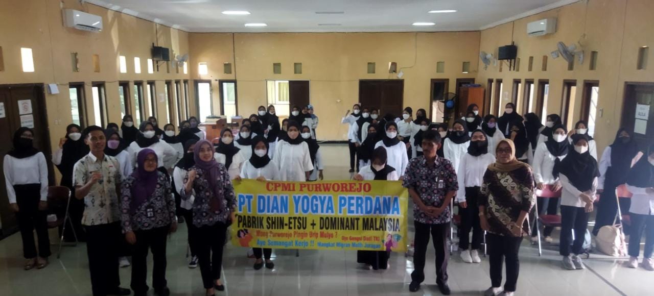 Pemberangkatan PMI Kabupaten Purworejo ke Perusahaan Elektronik