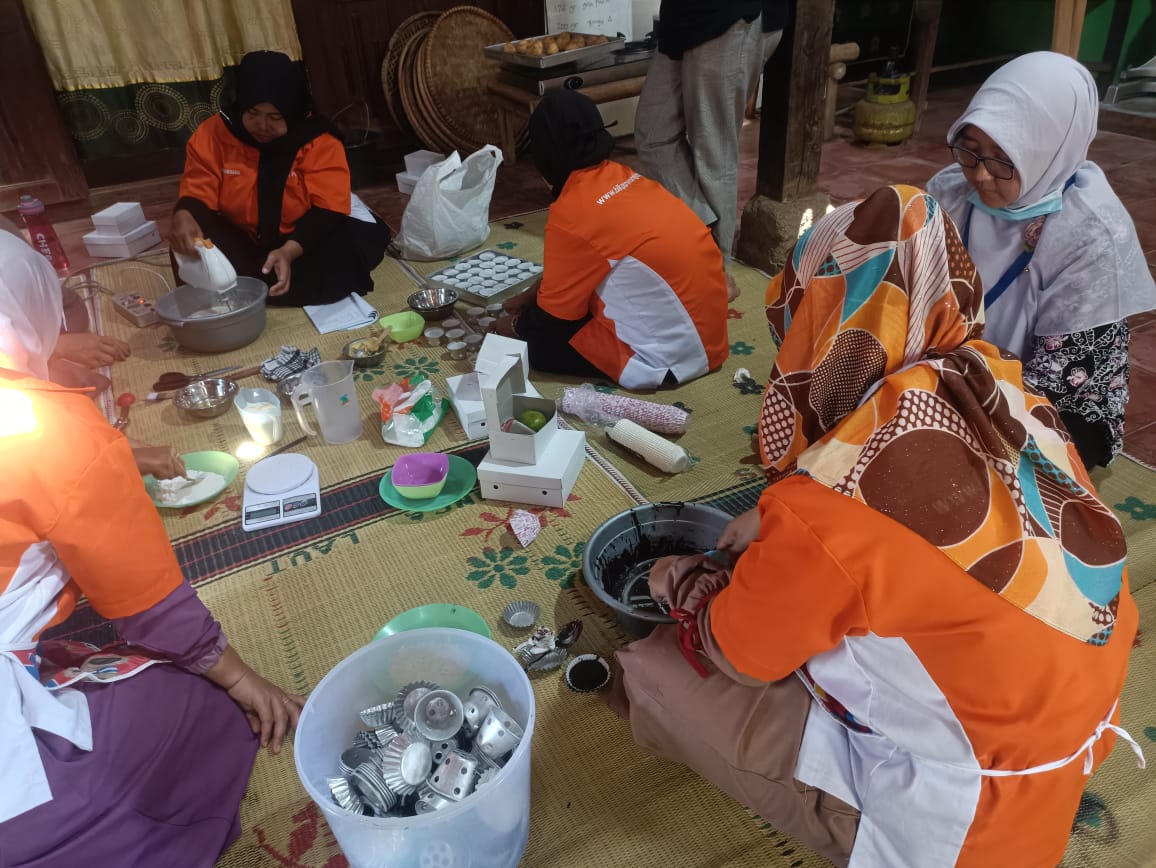 Desa Seren, Gebang: Kegiatan Pelatihan Pembuatan Roti dan Kue Membawa Semangat Baru